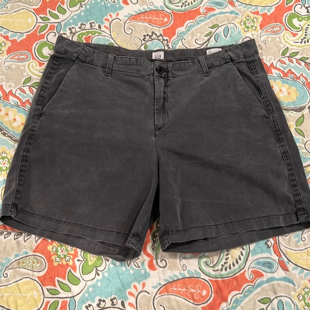 Gap girlfriend chino shorts